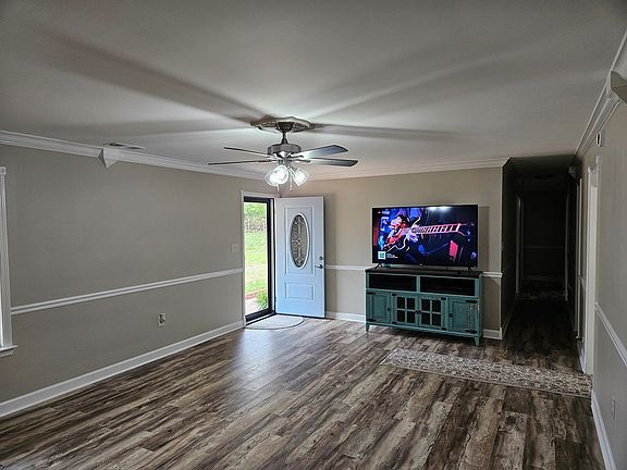 5th image of 911 Crouch Rd