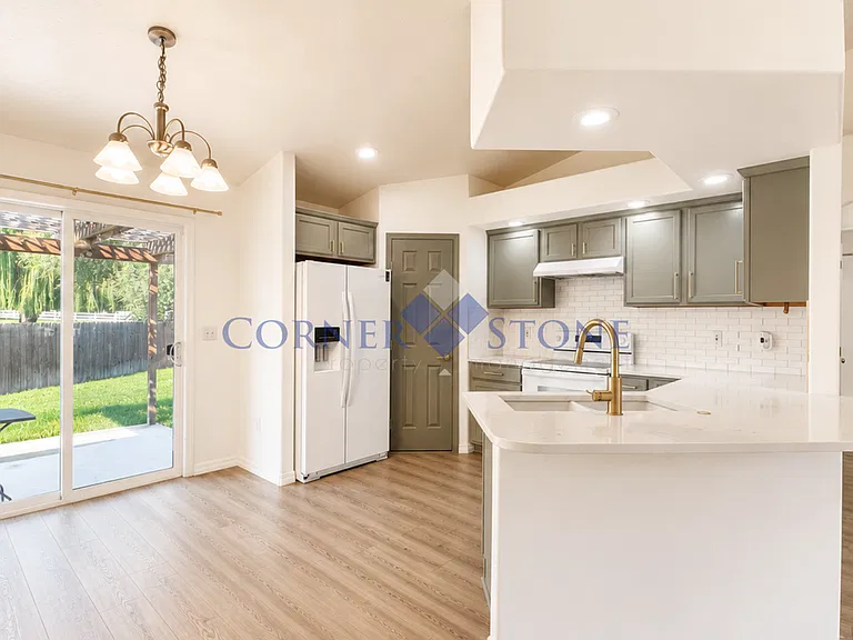 3815 E Greensprings Ct — Photo 6