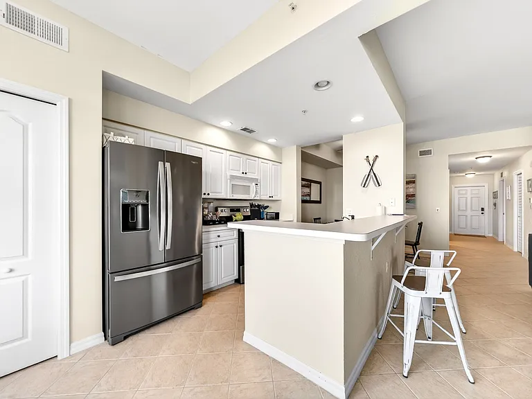 Lake Circle Dr — Photo 5