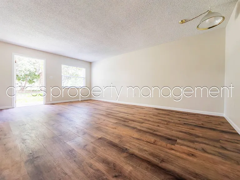 3106 Fairway Ln — Photo 4
