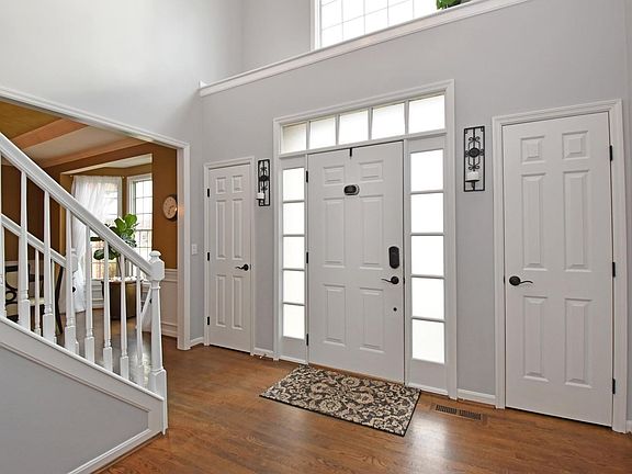 2nd image of 1220 Silvercreek Cir