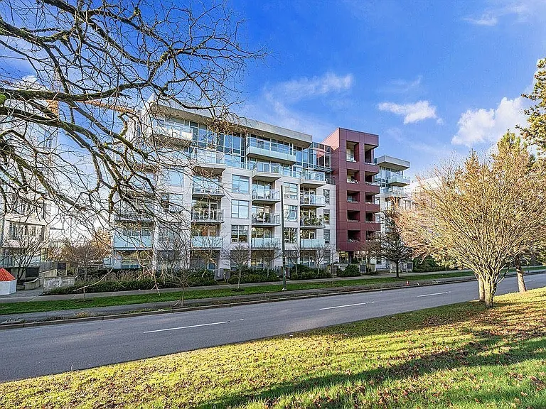 5033 Cambie St #216 — Photo 14