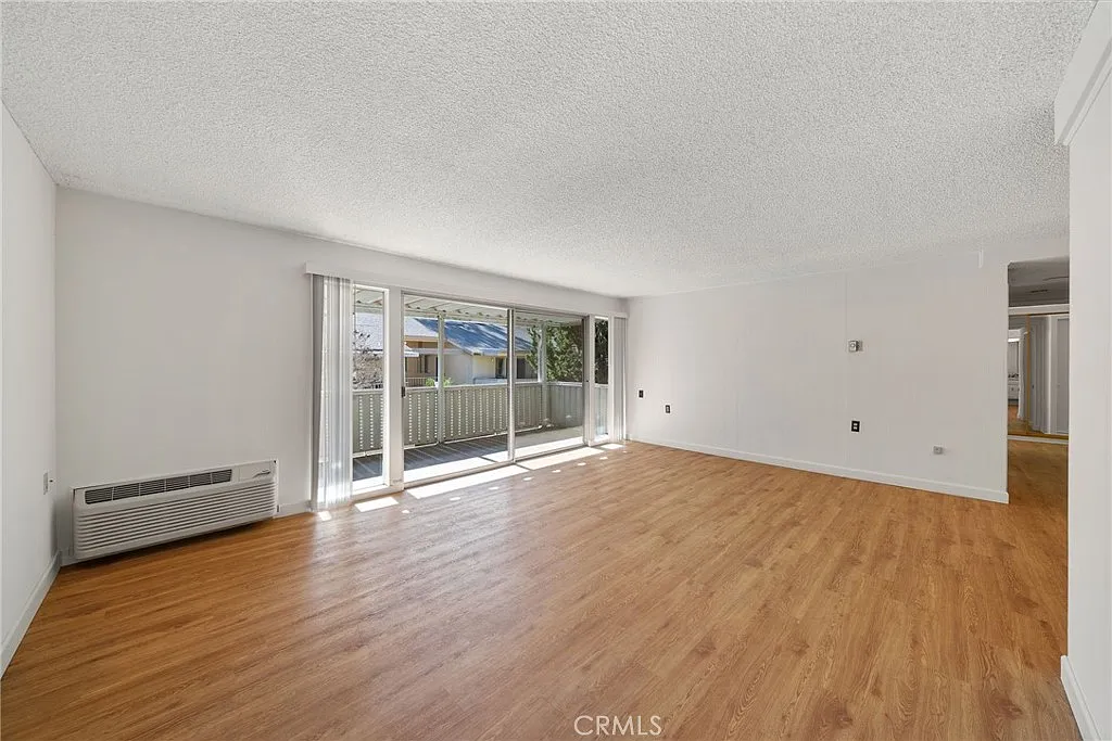 2 bed, 1040 sqft, $2,295 — Photo 2