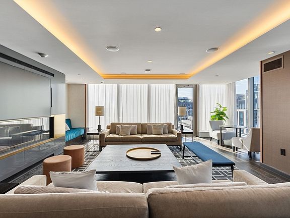 5th image of 133 Seaport Blvd #1602