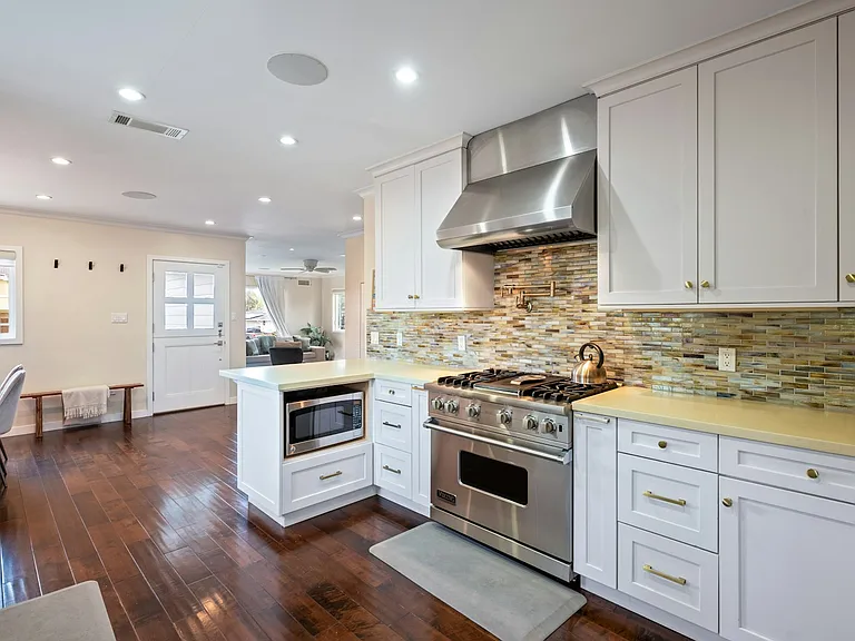 231 Avenue D — Photo 15