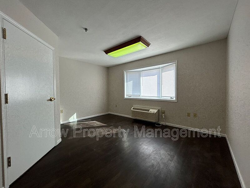 1st image of 150 Poppe Dr #6