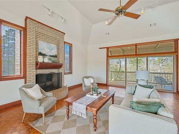 4th image of 1208 Brook Hollow Ct