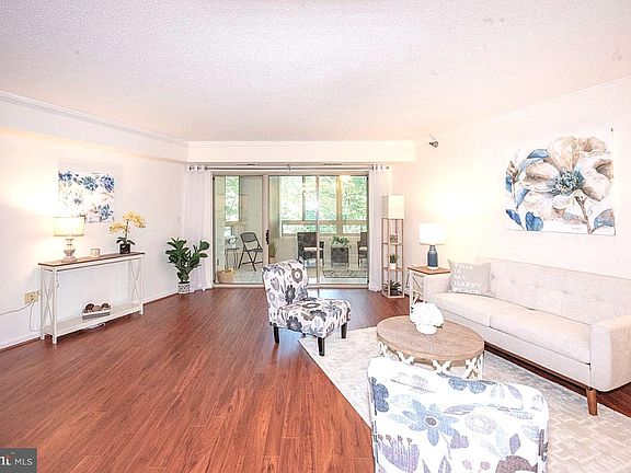 5th image of 14805 Pennfield Cir APT 206