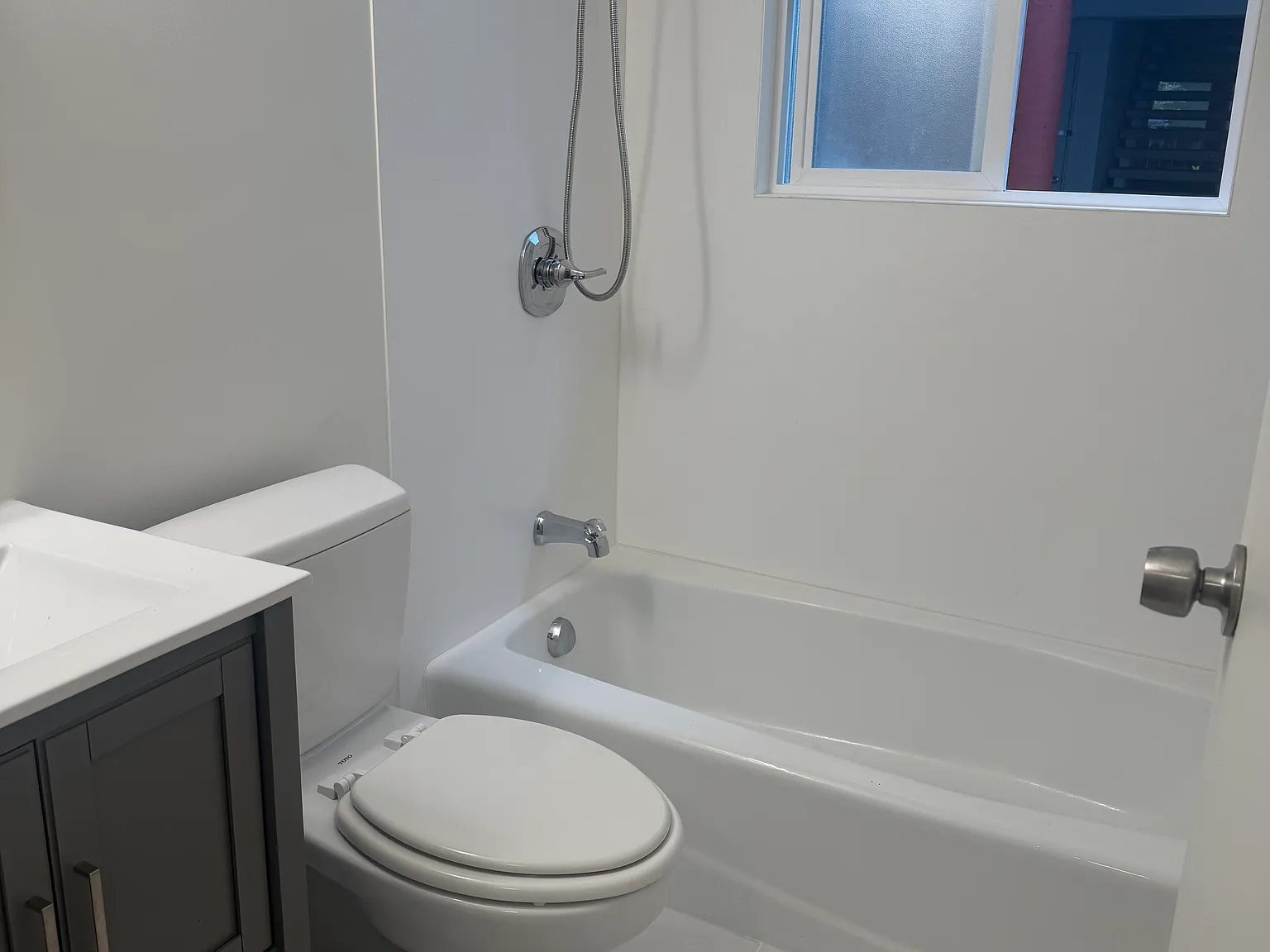 301 Laurel Way — Photo 3
