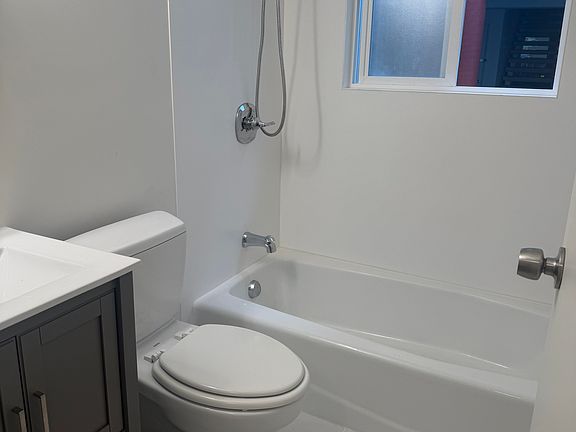 3rd image of 301 Laurel Way APT 3