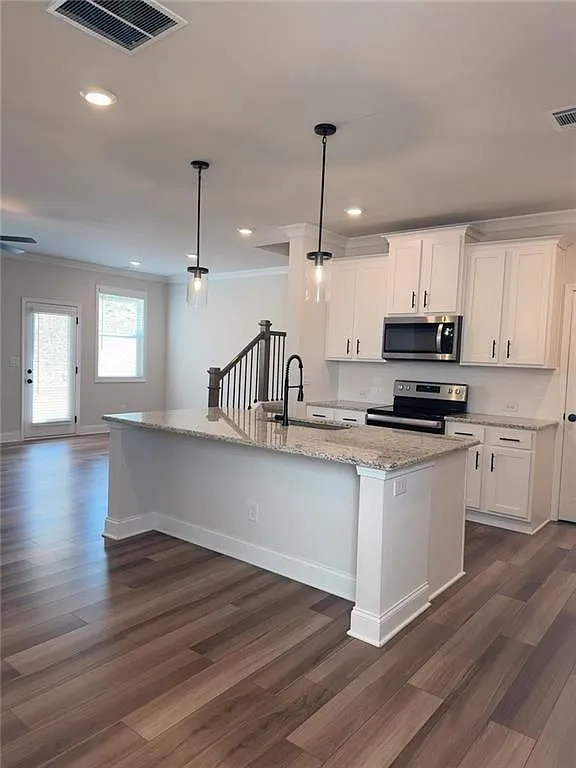 3 bed, 3.0 bath, 1850 sqft, $2,000 — Photo 3