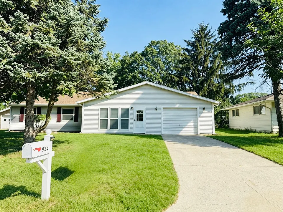 924 Princess Dr