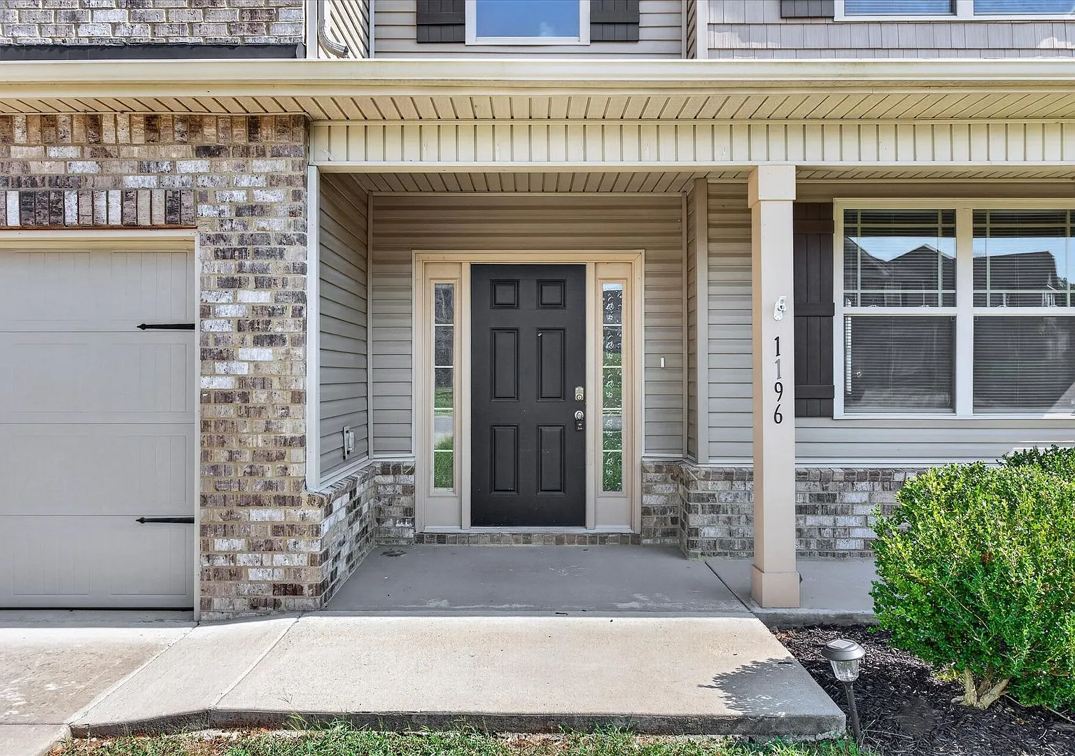Pet Friendly Five Bedroom! — Photo 4