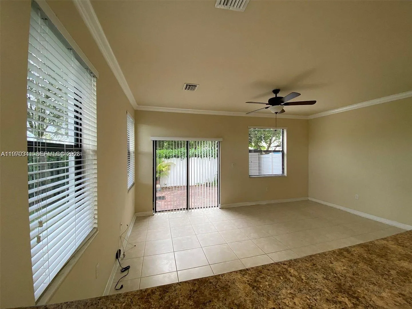 8987 W 35th Avenue 8987, Hialeah, FL 33018 — Photo 3