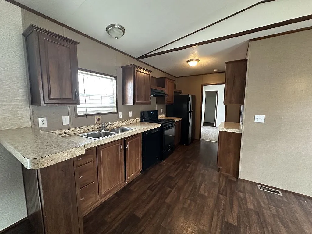 2 bed, 2.0 bath, 896 sqft, $1,598 — Photo 3