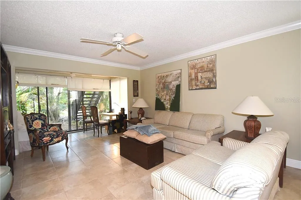 1 bed, 1.0 bath, 731 sqft, $2,000 — Photo 1