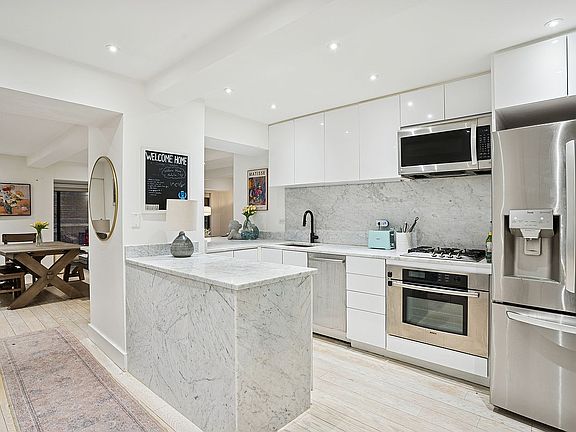 3rd image of 254 Park Ave S #2PR