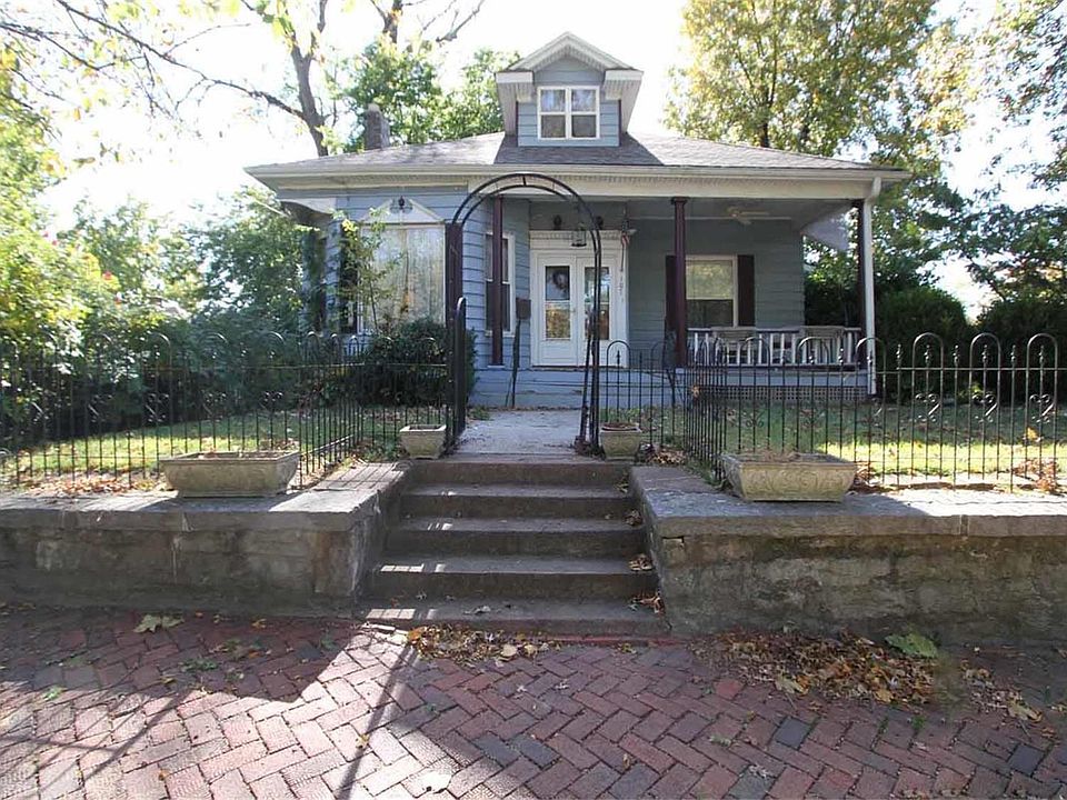 2nd image of 107 E 12th St