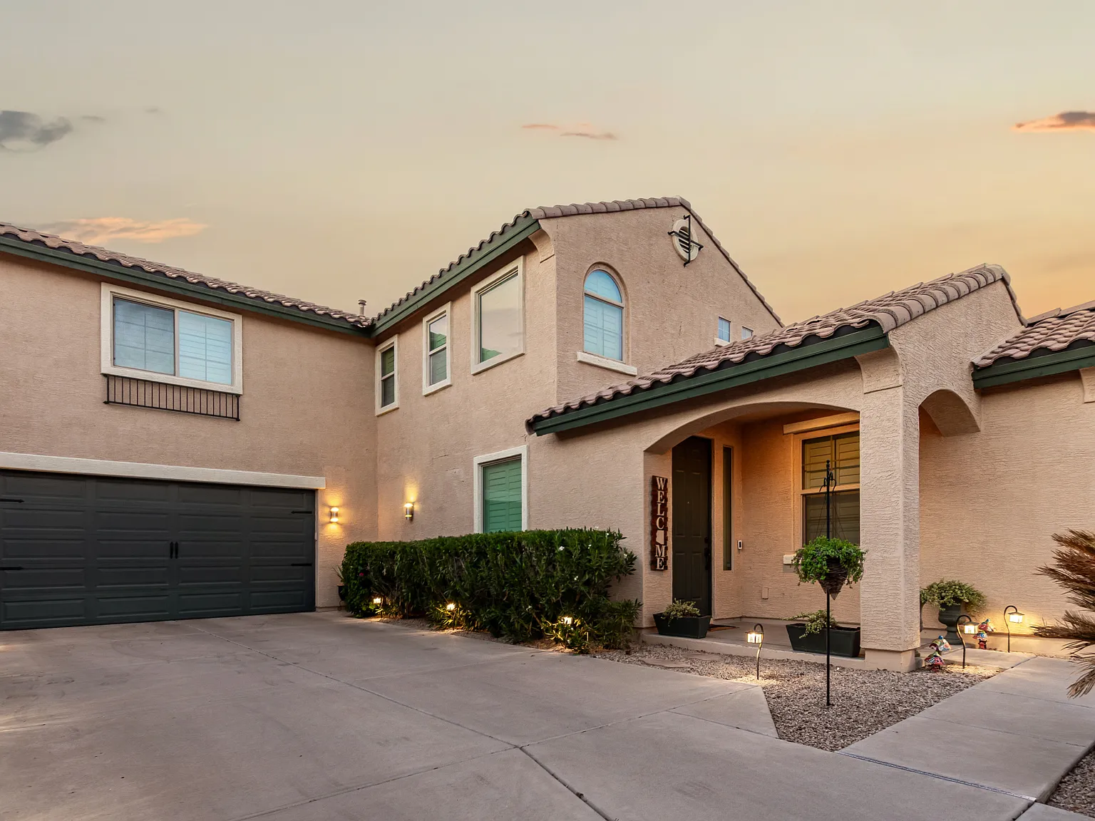 4 bed, 2096 sqft, $2,799 — Photo 2