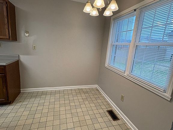 3rd image of 1320 Dale Dr
