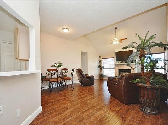 2nd image of 305 Victoria Dr