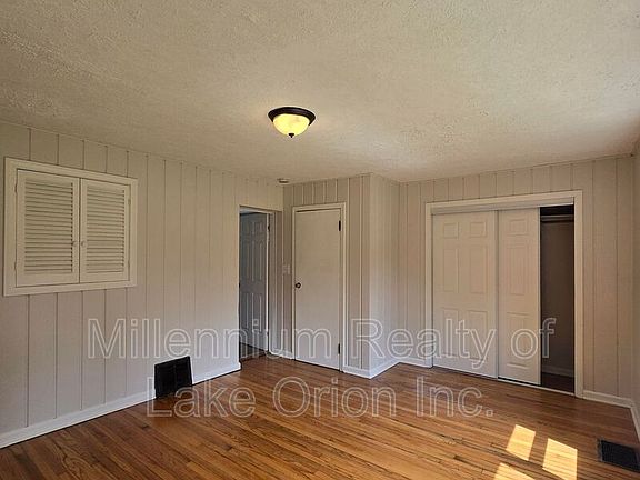 5th image of 96 Oliver St