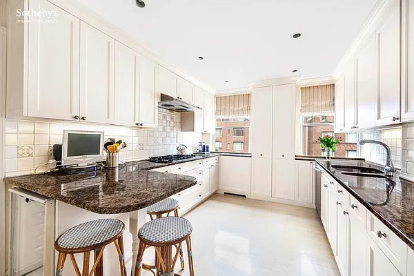 Sold by Sotheby's International Realty | media 4