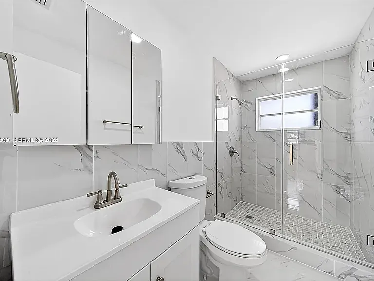 929 W Beacon Ave — Photo 9