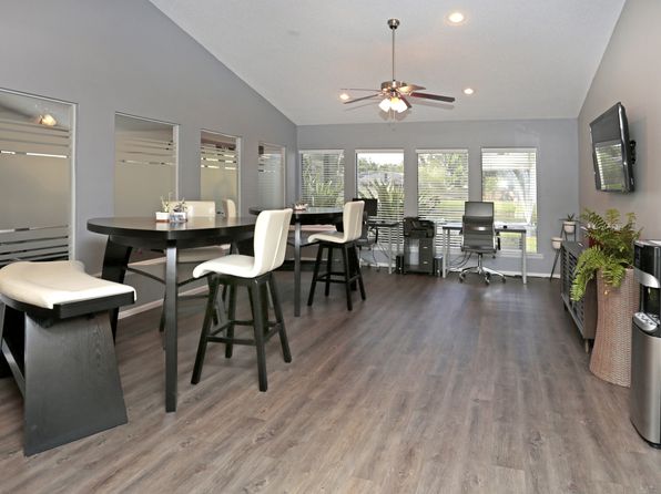 958 Village Trl #8-809