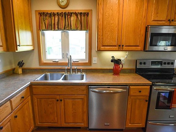 5th image of 1417 Lake Crest Dr