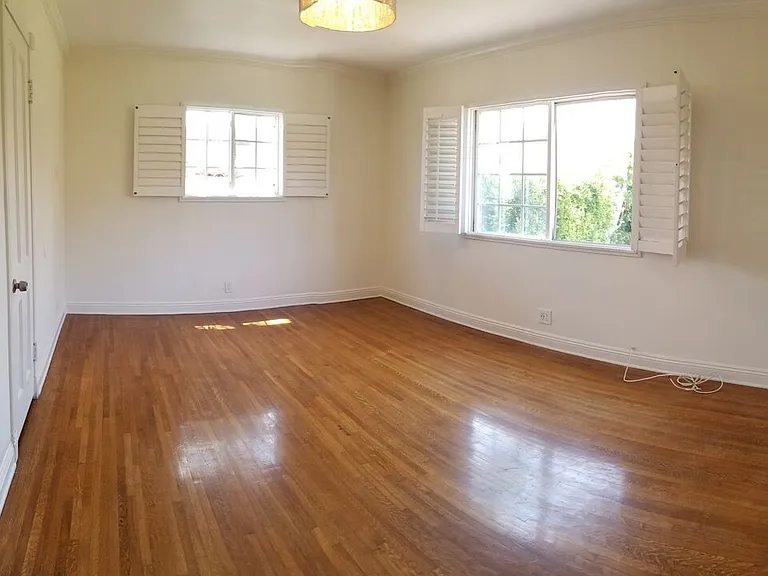 1745 Midvale Ave — Photo 30
