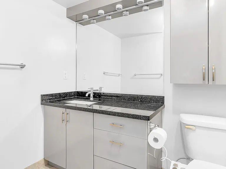 1026 Queens Ave #503 — Photo 15