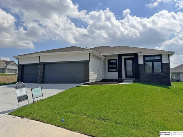 7413 N 176th Ave, Bennington, NE 68007