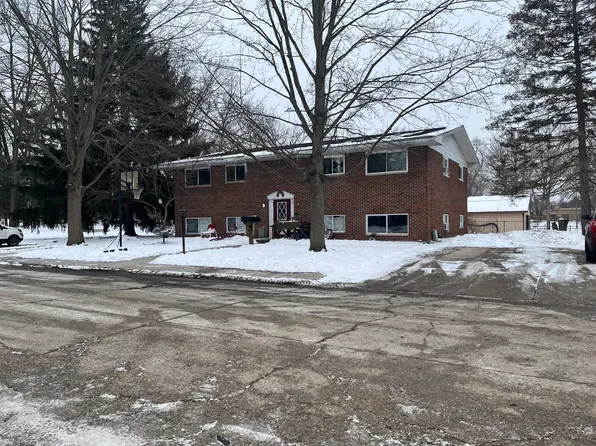 515 Marc Dr #4, Saint Charles, MI 48655