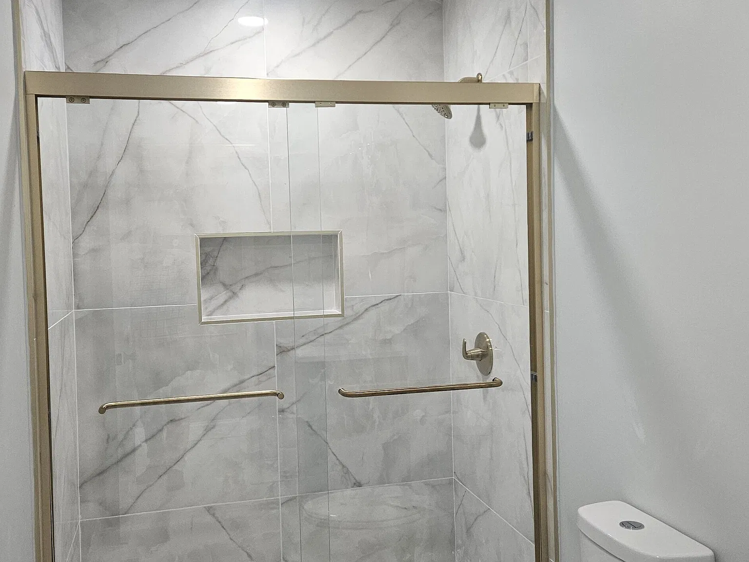 3 bed, 2.0 bath, 2870 sqft, $2,300 — Photo 4