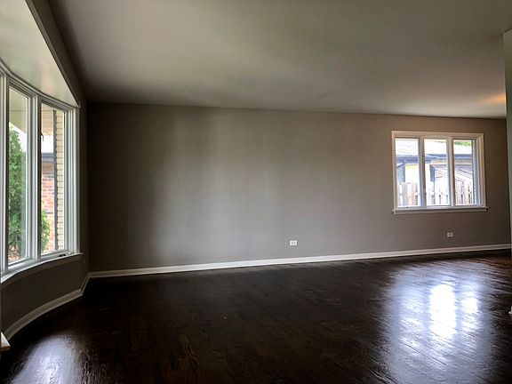 4th image of 17309 Parkside Ave