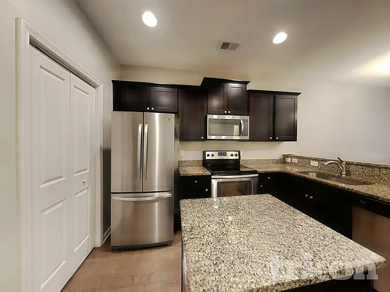 405 Riverwood Ct — Photo 4