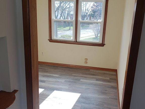 4th image of 4121 S Whitnall Ave #A