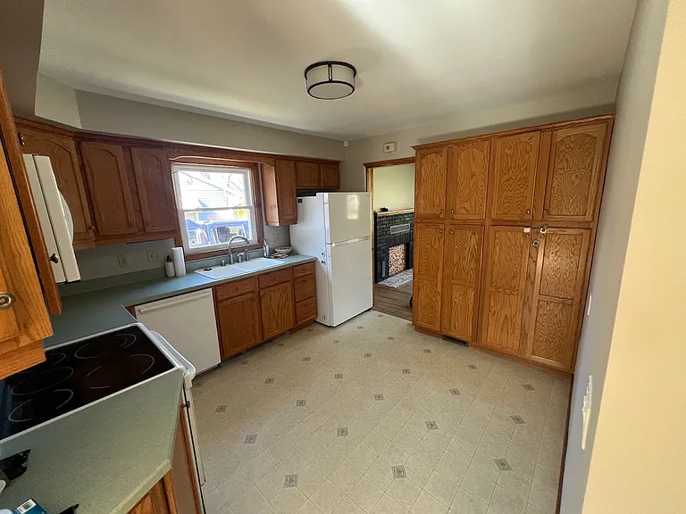 66 Davis Pkwy — Photo 4