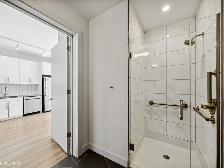 330 S. Wells St — Photo 42