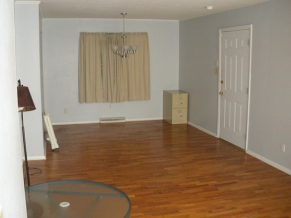 2nd image of 1016 S Emerald Ln