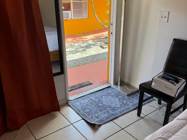 (undisclosed Address), Hallandale, FL 33009