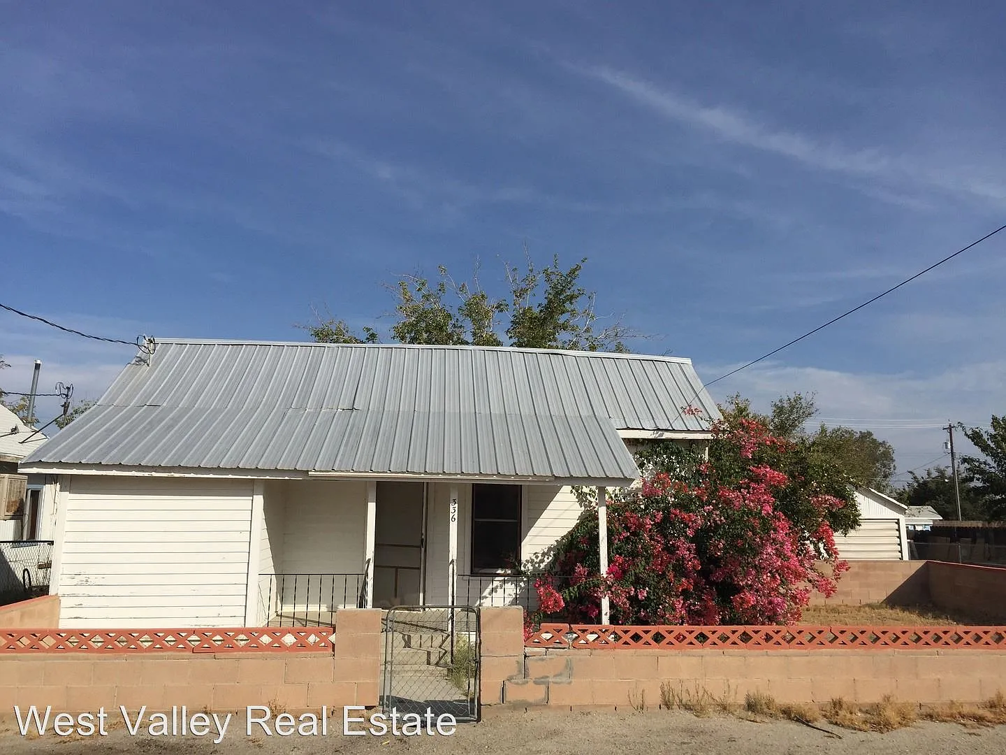 336 Mary St photo 1