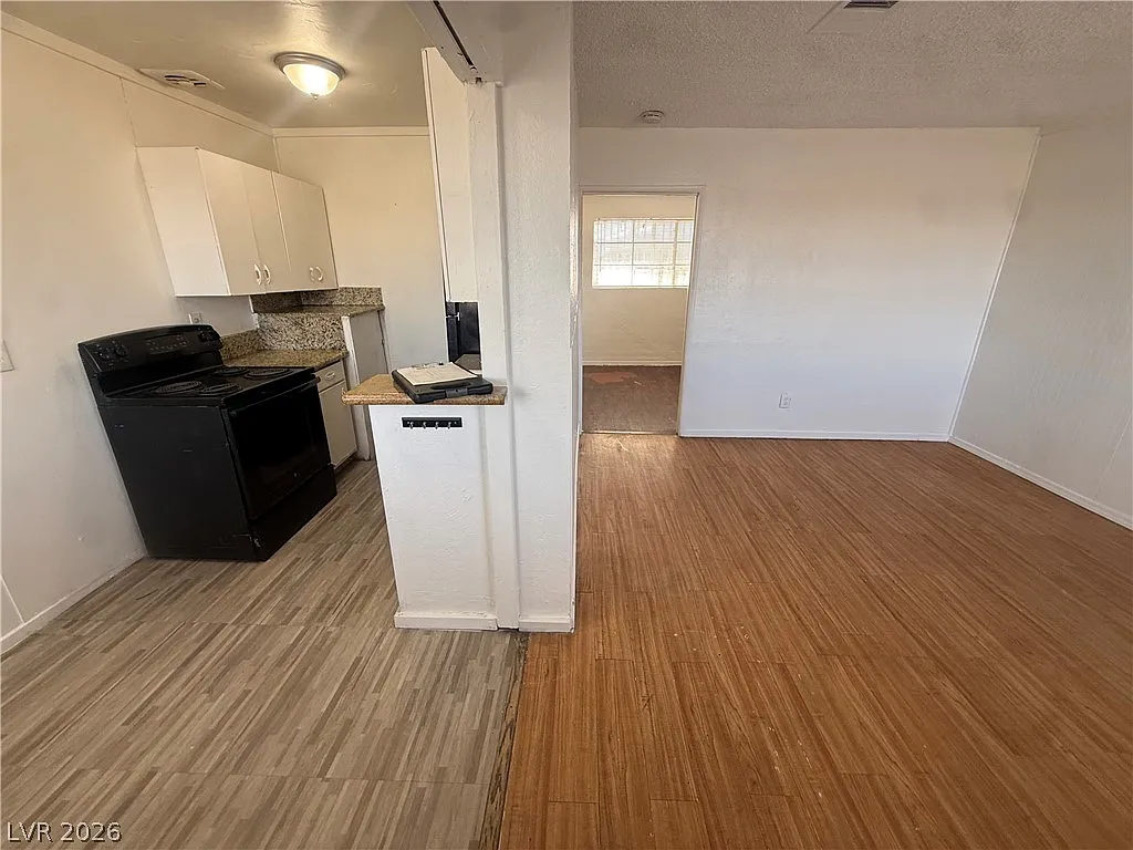 1 bed, 1.0 bath, 2080 sqft, $875 — Photo 2