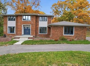 23460 Coventry Woods Ln, Southfield, MI