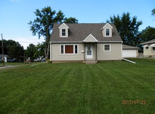 1420 Maxine Ave, Waterloo, IA 50701