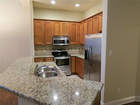 3rd image of 5613 Lindell Ave APT 5
