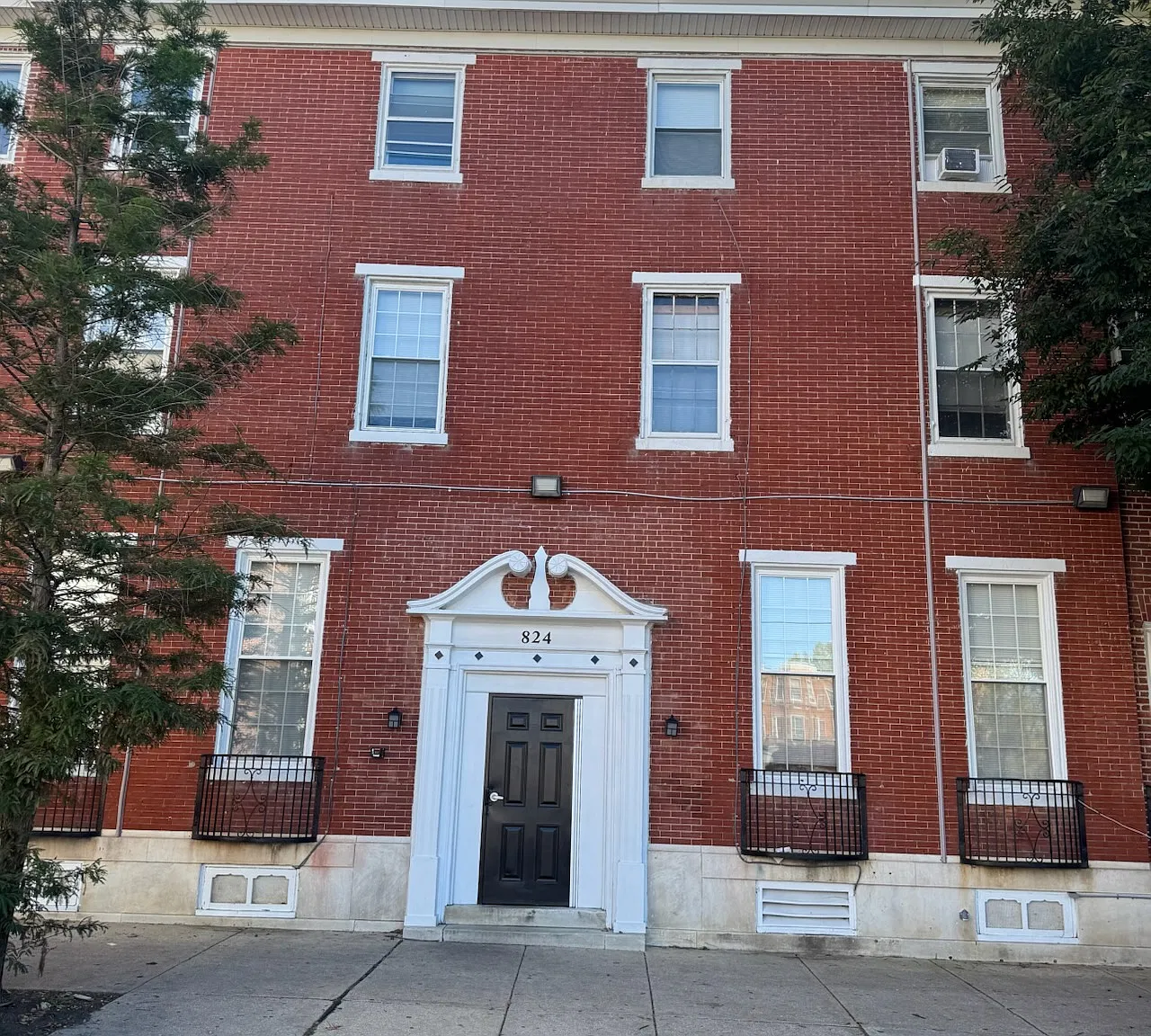 1 bed, 1.0 bath, 750 sqft, $1,300 — Photo 1