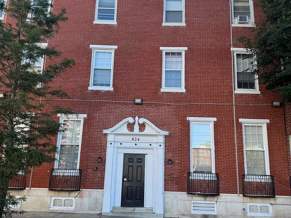 824 N West St