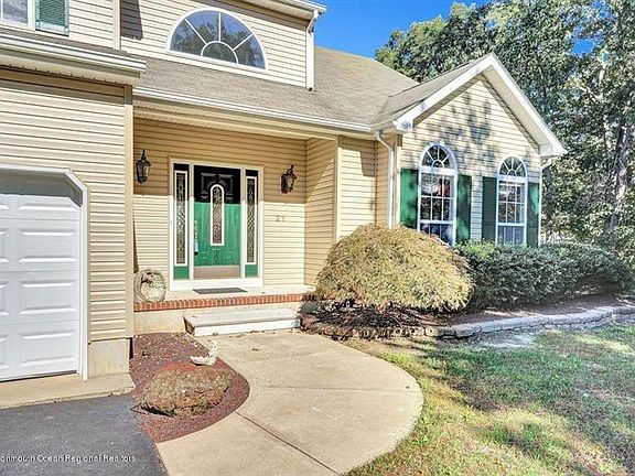 3rd image of 21 Jacqueline Ct